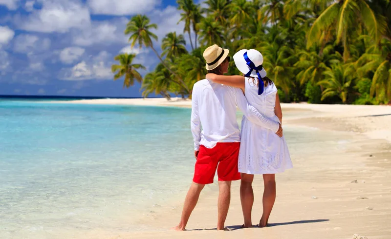 Rencanakan Lombok honeymoon impian Anda. Paket eksklusif untuk pasangan, lengkap dengan villa romantis, private driver, dan destinasi indah.