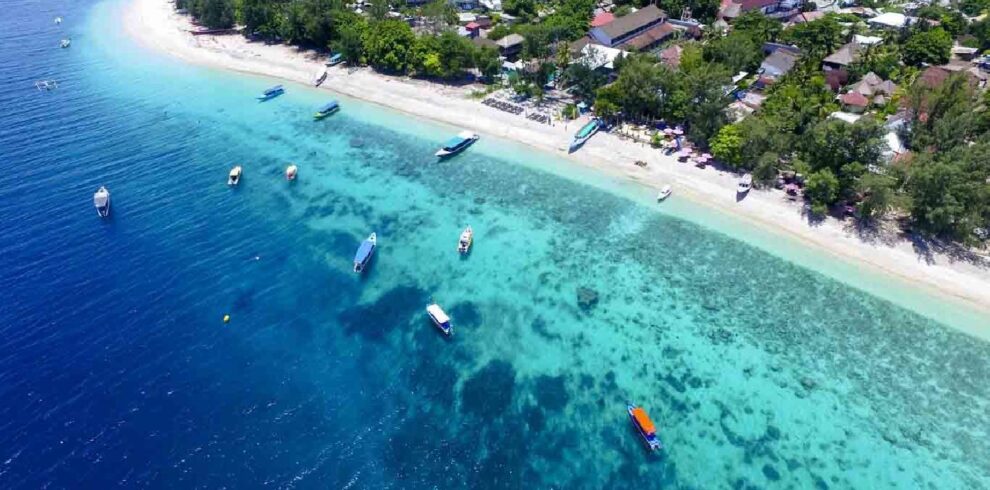 Nikmati Paket Tour Lombok 4D3N dengan pantai indah, budaya unik, dan destinasi populer dalam 4 hari 3 malam.