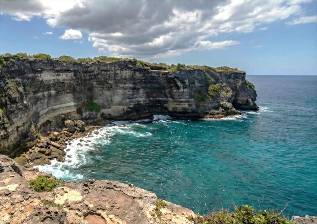 karst pantai tanjung ringgit lombok timur