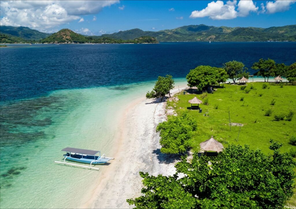 pantai pasir putih di Gili Layar Lombok