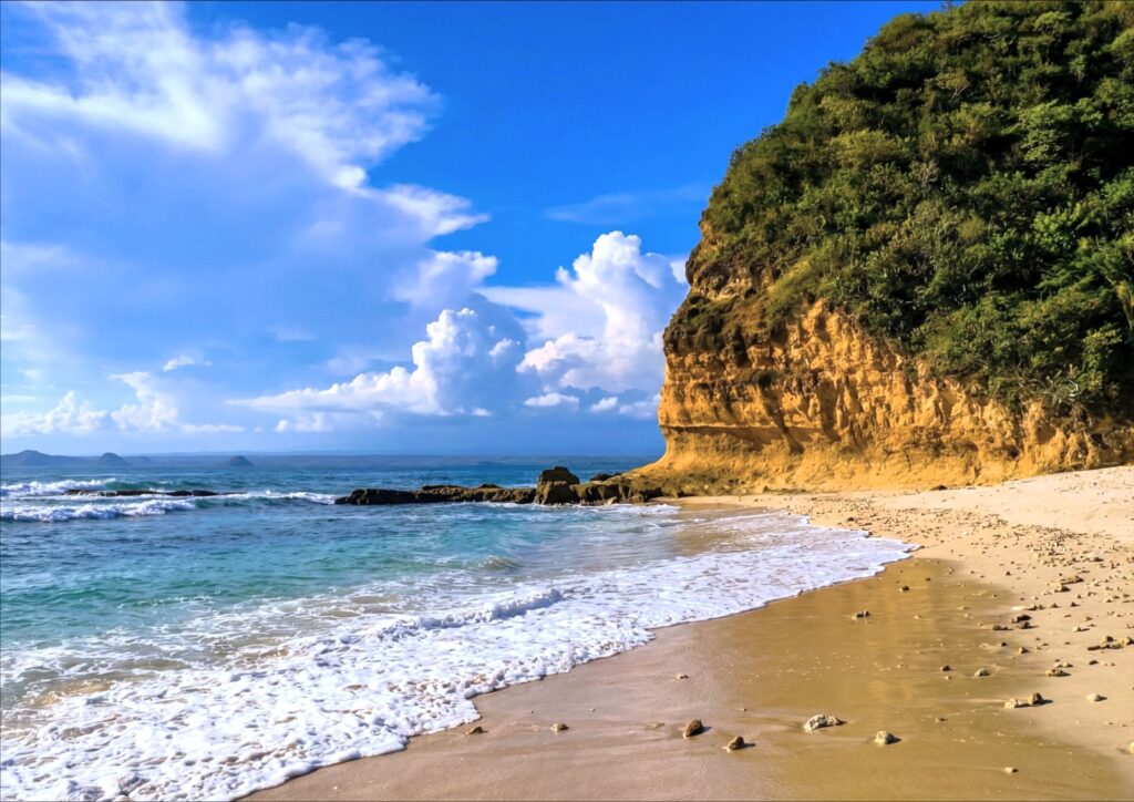 pesona pantai surga di lombok
