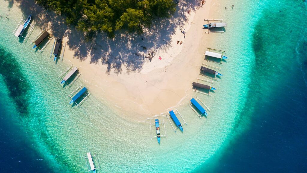Nikmati pengalaman terbaik dengan paket Tour Lombok 5 Hari 4 Malam. Itinerary lengkap ke Gili Trawangan, Pantai Kuta Mandalika, hingga Desa Sade. Harga terjangkau, layanan profesional, dan perjalanan nyaman.