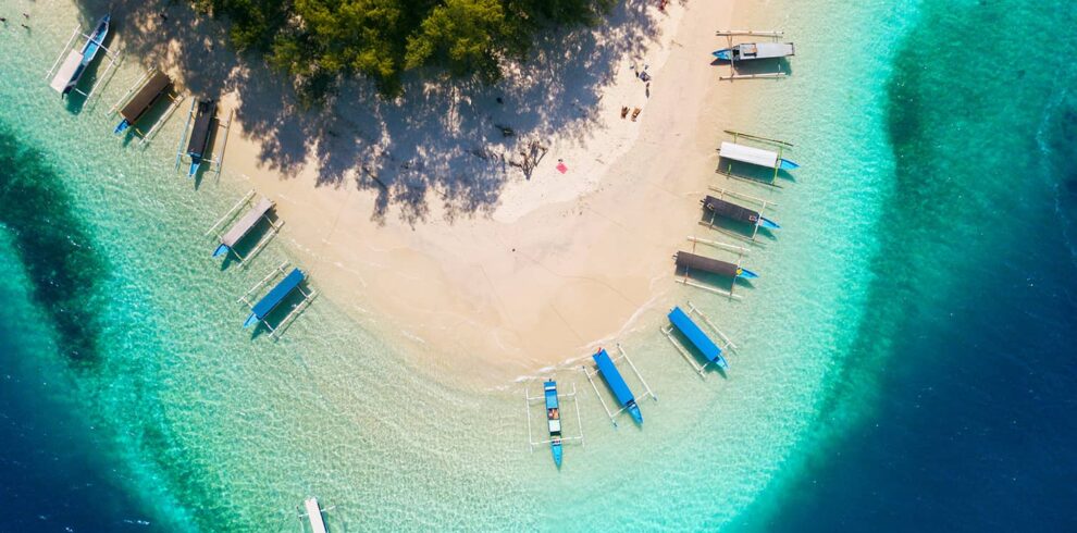 Nikmati pengalaman terbaik dengan paket Tour Lombok 5 Hari 4 Malam. Itinerary lengkap ke Gili Trawangan, Pantai Kuta Mandalika, hingga Desa Sade. Harga terjangkau, layanan profesional, dan perjalanan nyaman.